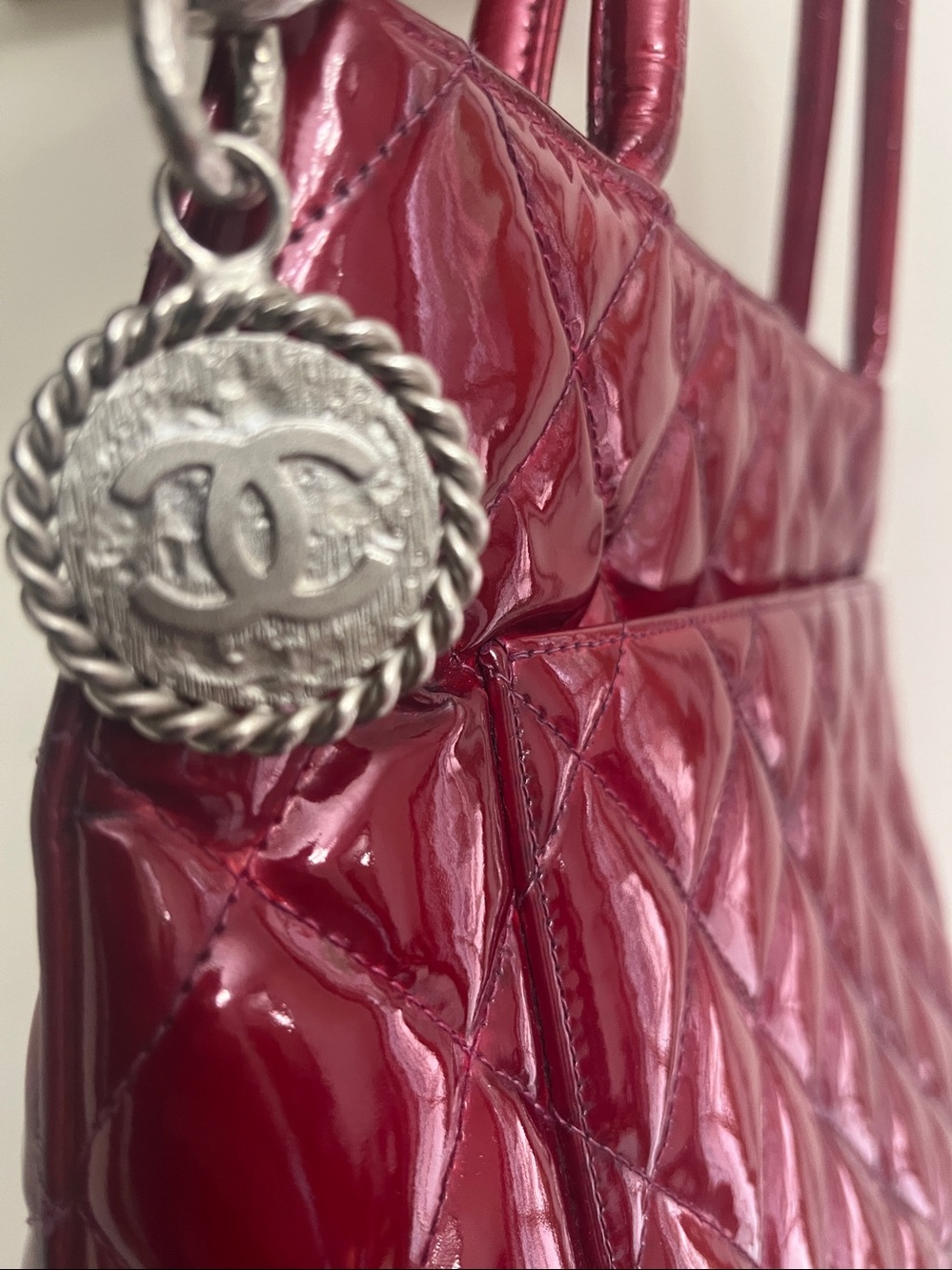 CHANEL Patent Medallion Tote custom dyed - Picture 4 of 17